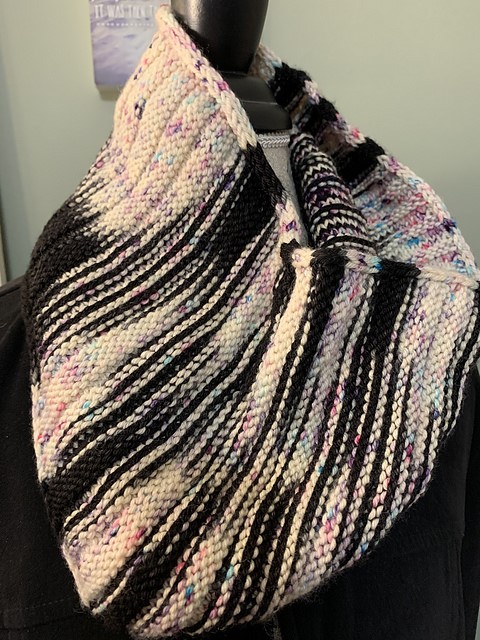 AIR HUGS COWL