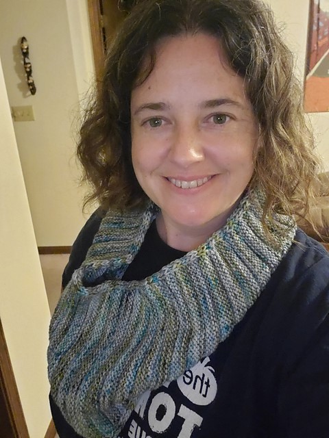 AIR HUGS COWL