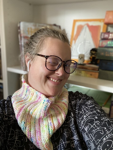 AIR HUGS COWL